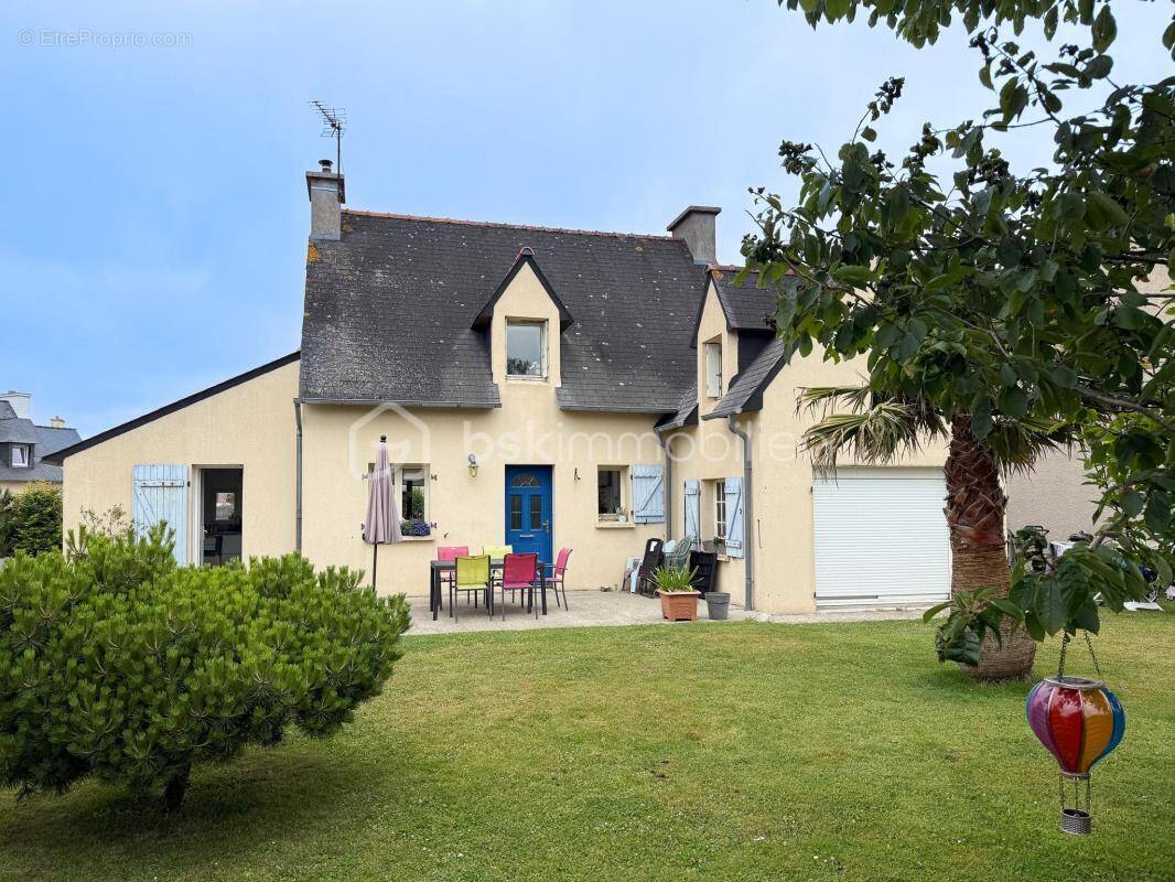 Maison à KERLOUAN