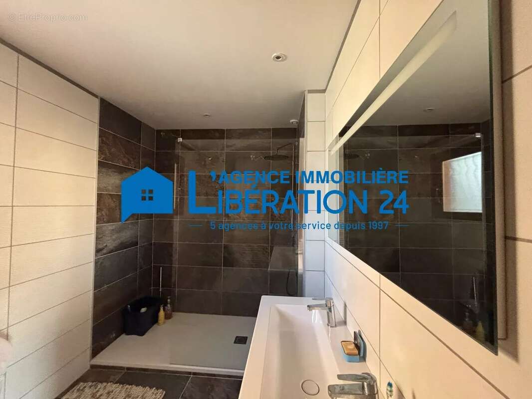 Maison familiale de 190 m² avec piscine, beaux volumes et cadre privilégié - photo 12
