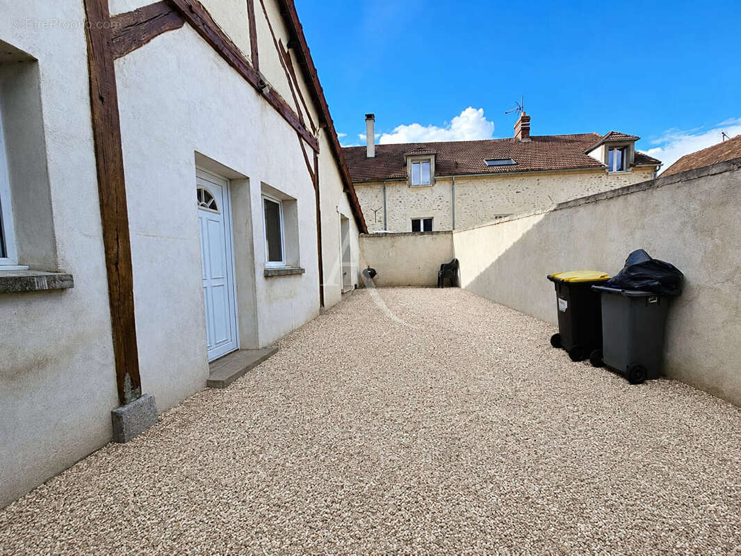 Maison à ANGERVILLIERS