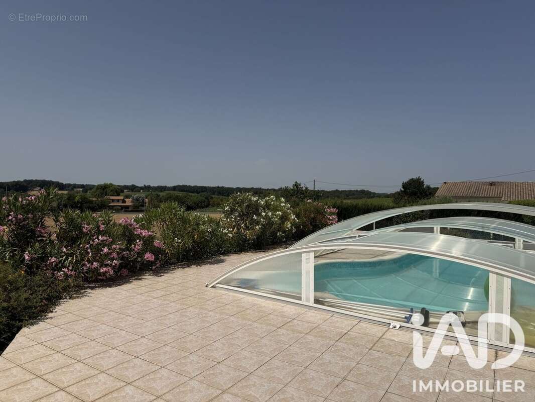 Maison 113 m² à Saint-Simon-De-Bordes  - photo 2