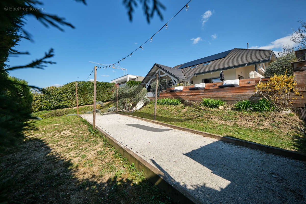 Maison à PUGNY-CHATENOD