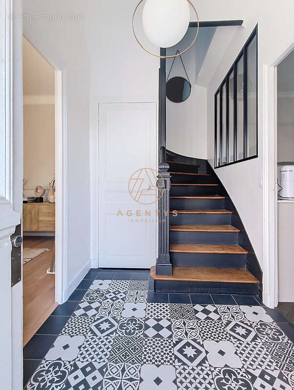 Maison à SAINT-MAUR-DES-FOSSES