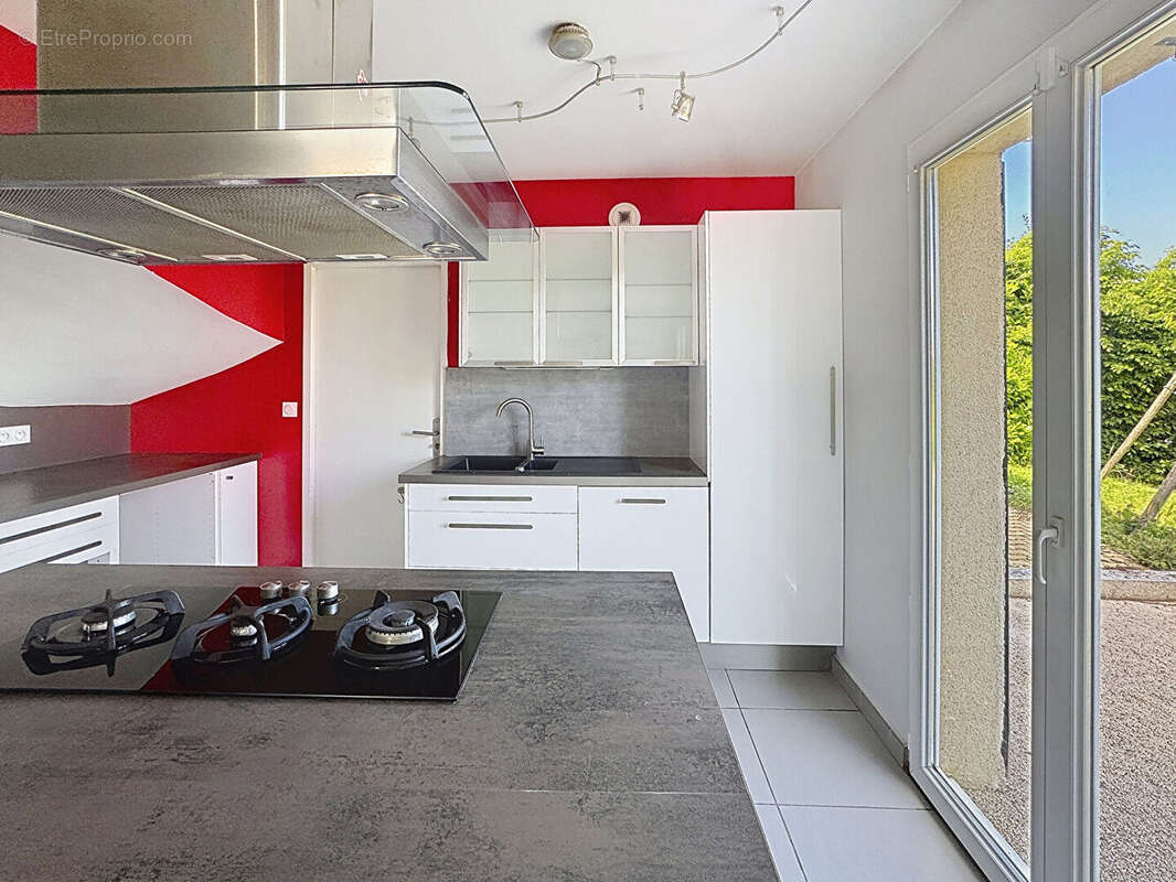 Maison à L'ISLE-D'ABEAU