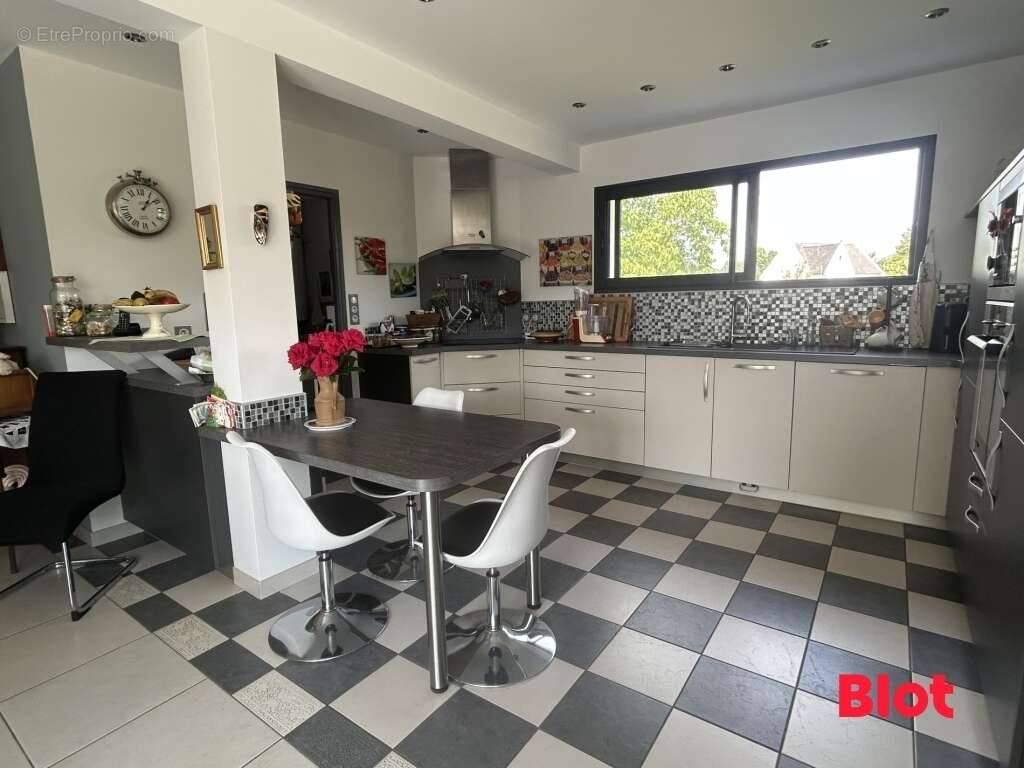 Maison 132 m² à Chasne-Sur-Illet  - photo 8