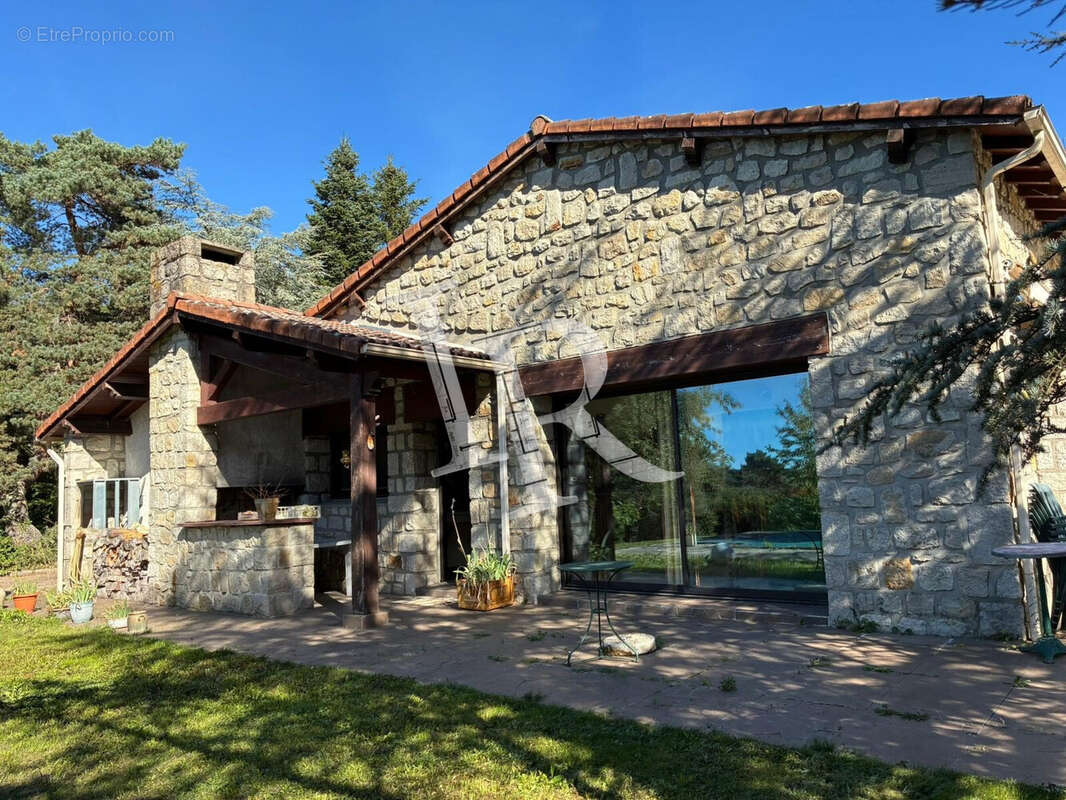 Maison à BRIVES-CHARENSAC