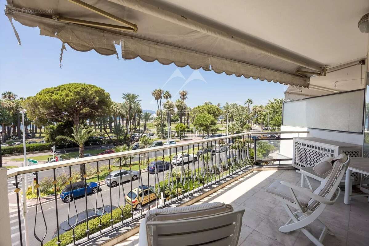 Cannes – Croisette – 2 pièces à rafraîchir avec terrasse face à la mer - photo 8
