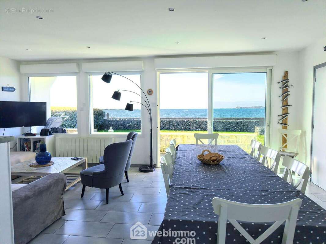 Maison à TREDREZ-LOCQUEMEAU