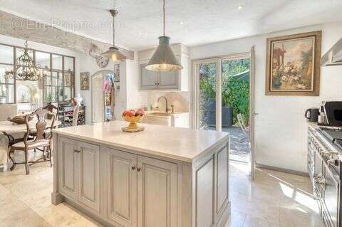 Maison 330 m² à Valbonne  - photo 3