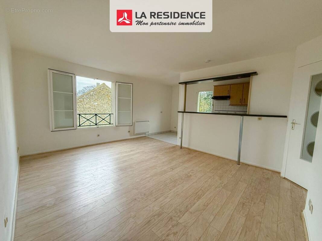 Appartement à LE MESNIL-SAINT-DENIS