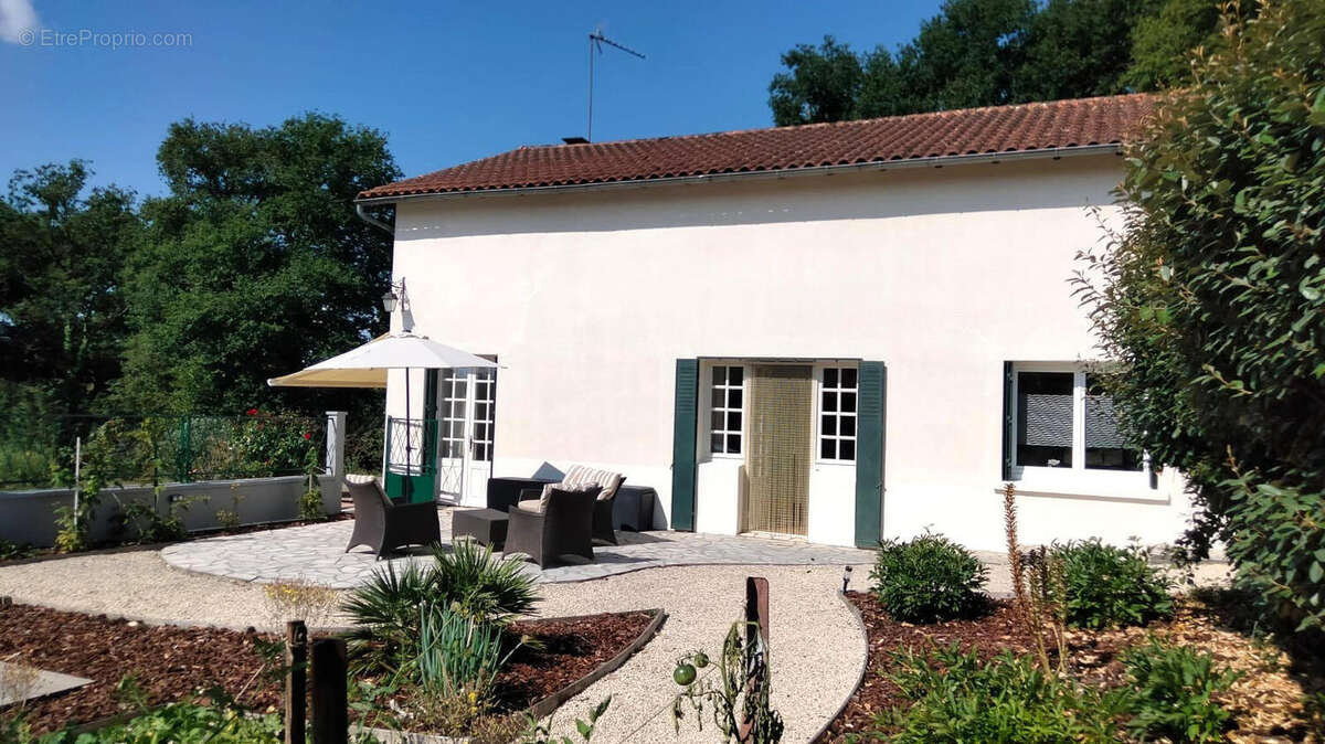 TERRASSE - Maison à PRESSAC