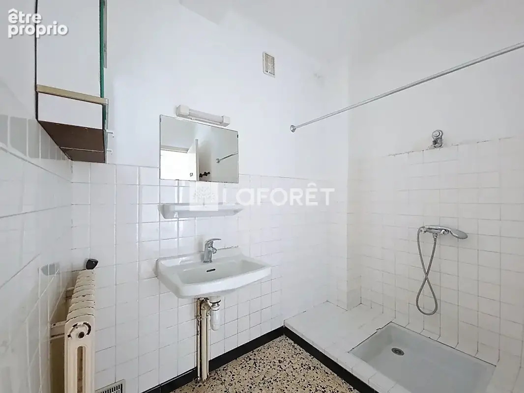 Appartement lumineux de 64 m2 avec Jardin privatif, garage, cave et balcon - photo 8