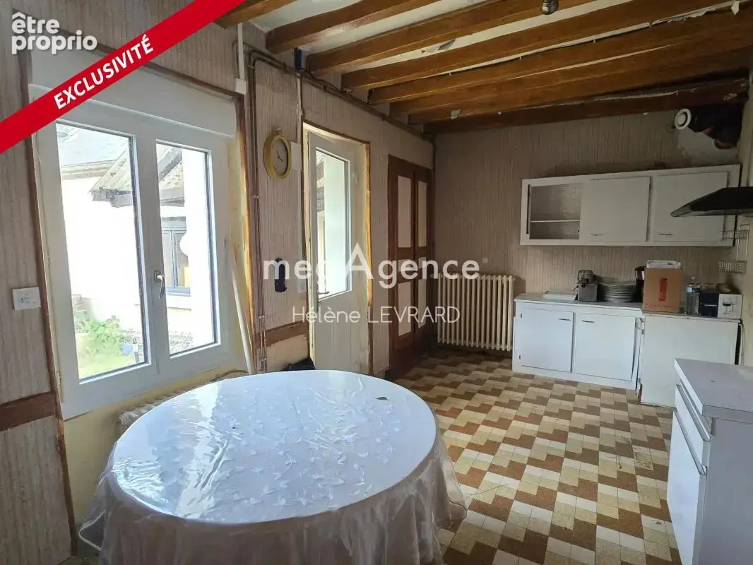 Proche Sainte-Suzanne : maison en cours de rénovation - photo 2