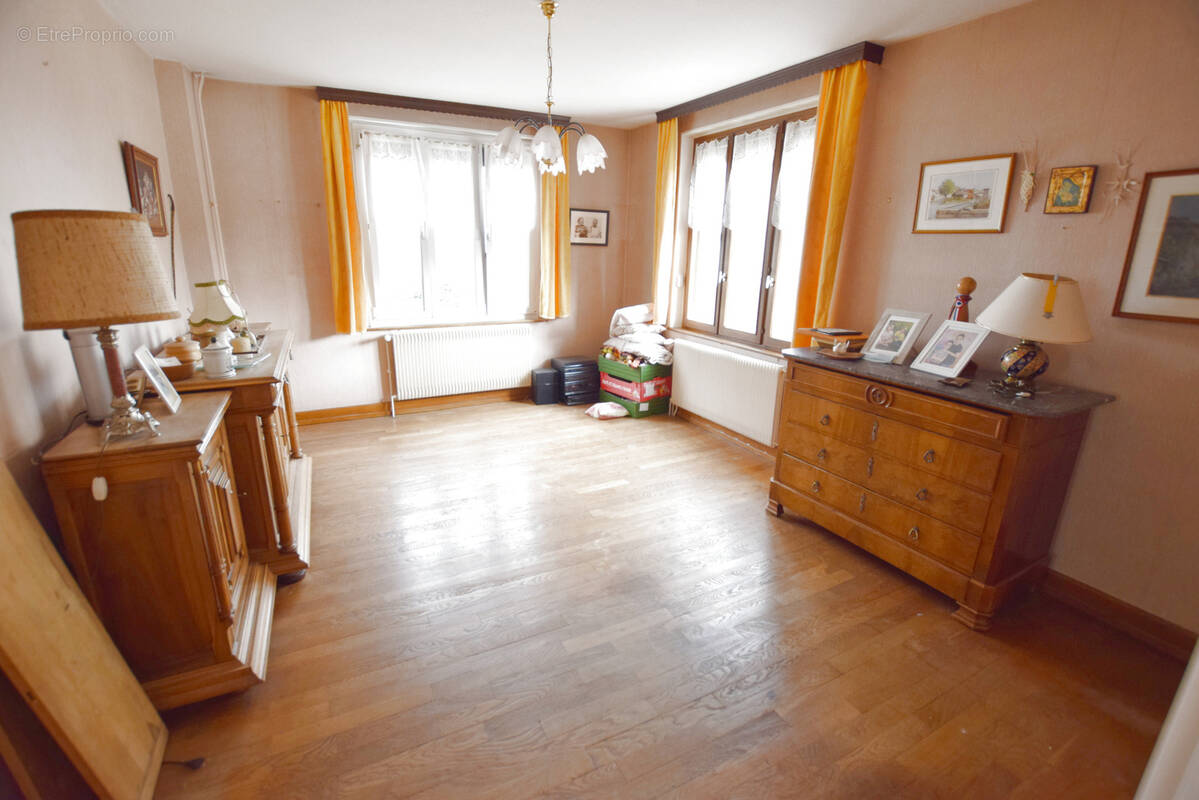 Maison à VIEUX-CHARMONT