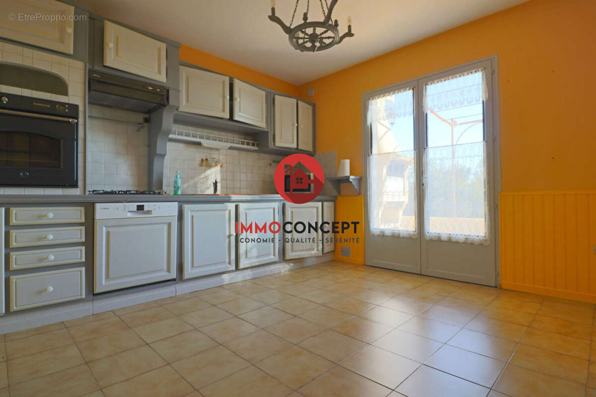 Maison à LAUDUN-L'ARDOISE