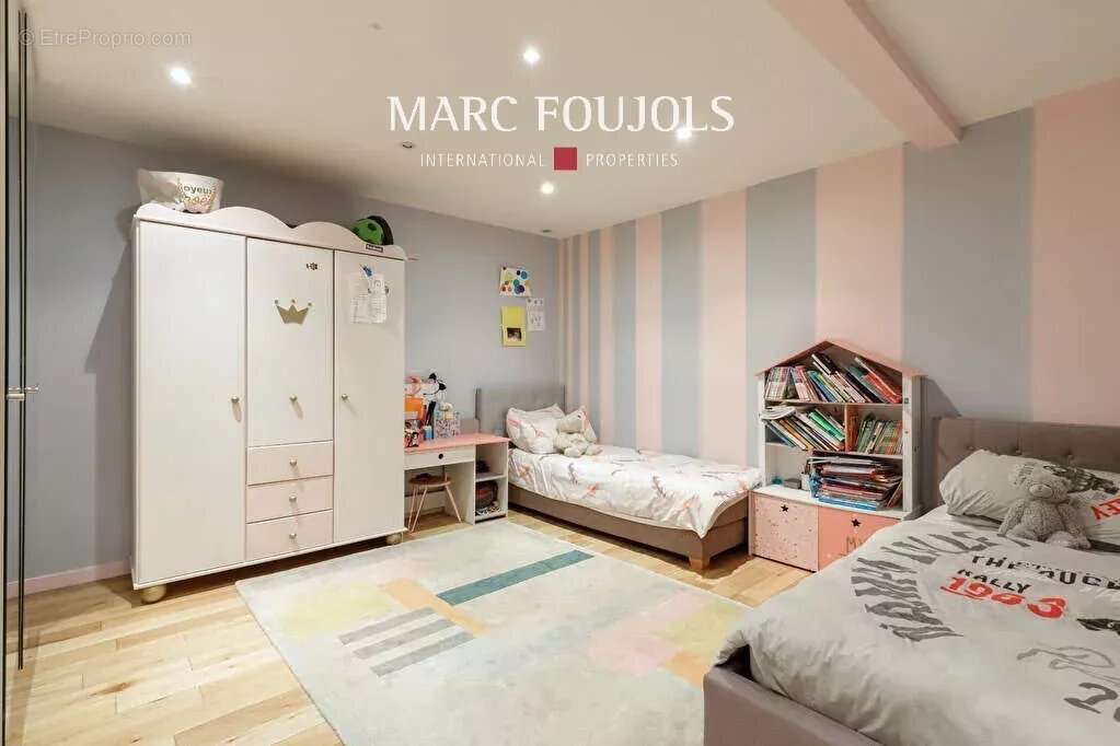 Appartement à PARIS-7E