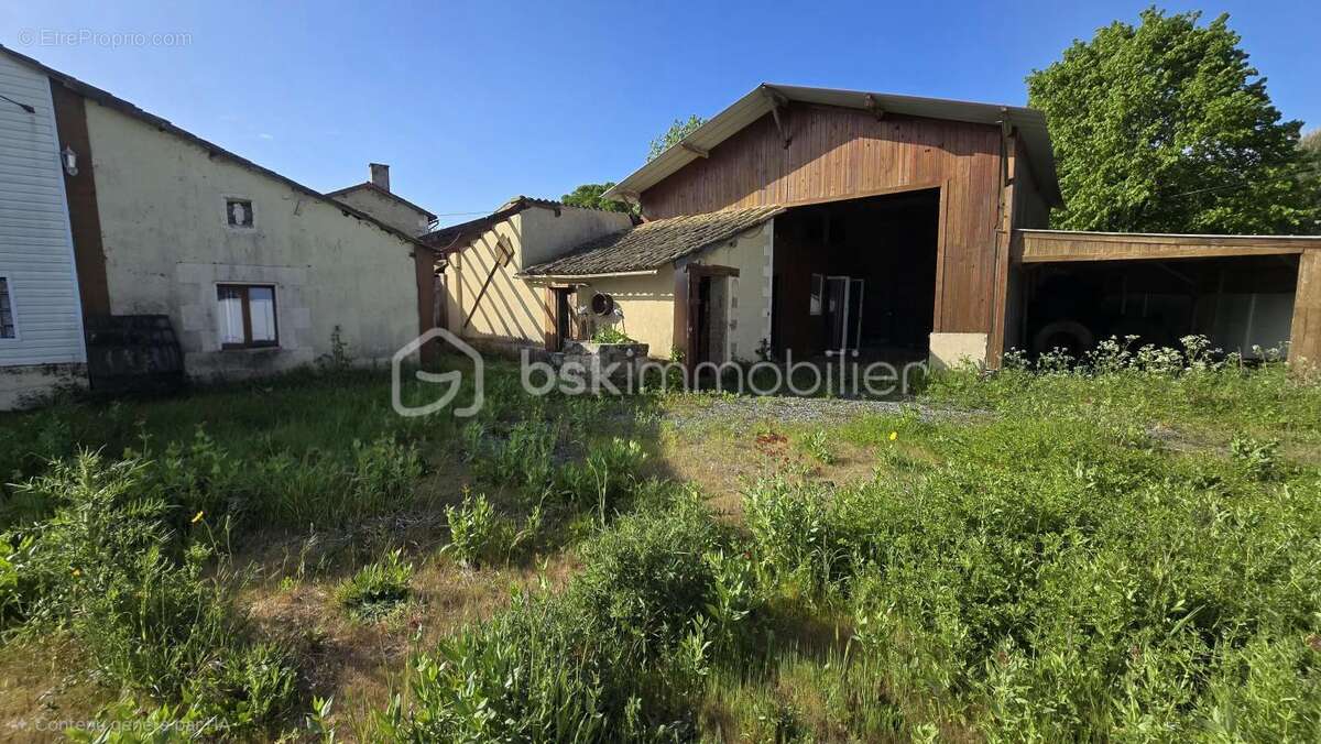 Maison à SAINT-SAUVANT