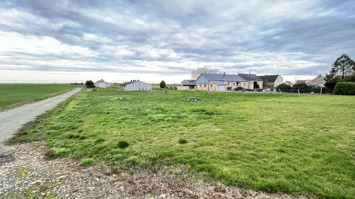 Terrain à VILLAMPUY
