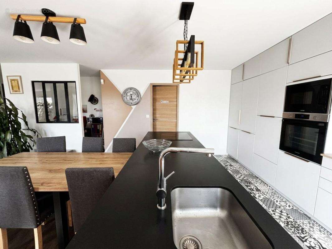 Maison à LA SALVETAT-SAINT-GILLES