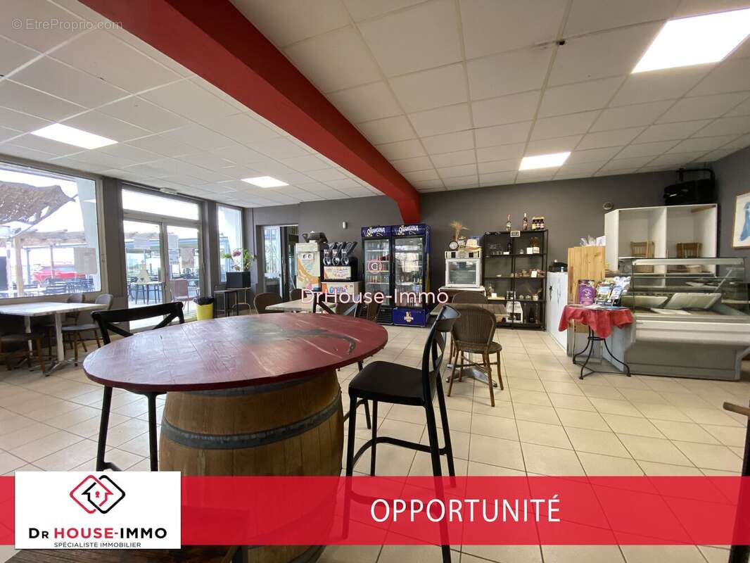 Commerce à AIGUES-MORTES