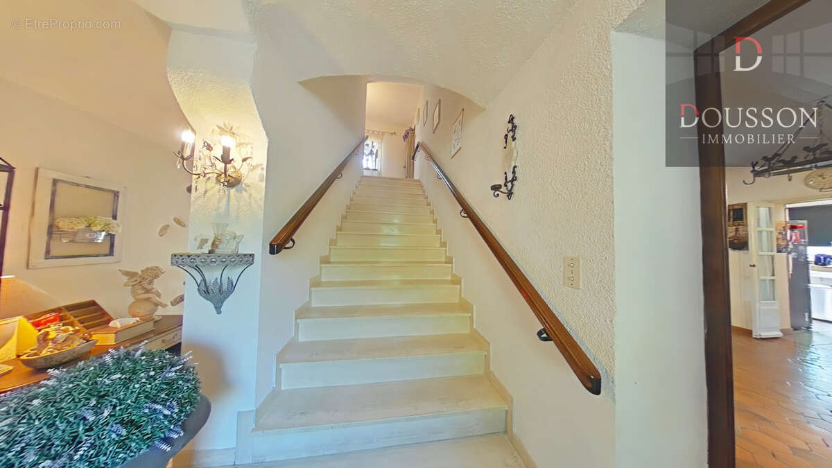A VENDRE-MAGNANERIE DE CHARME  9.5 hectares   surface 585 m2 habitables - photo 6