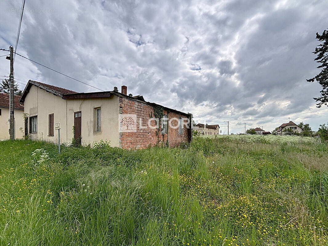 Maison à SAINT-LEGER-SOUS-MARGERIE