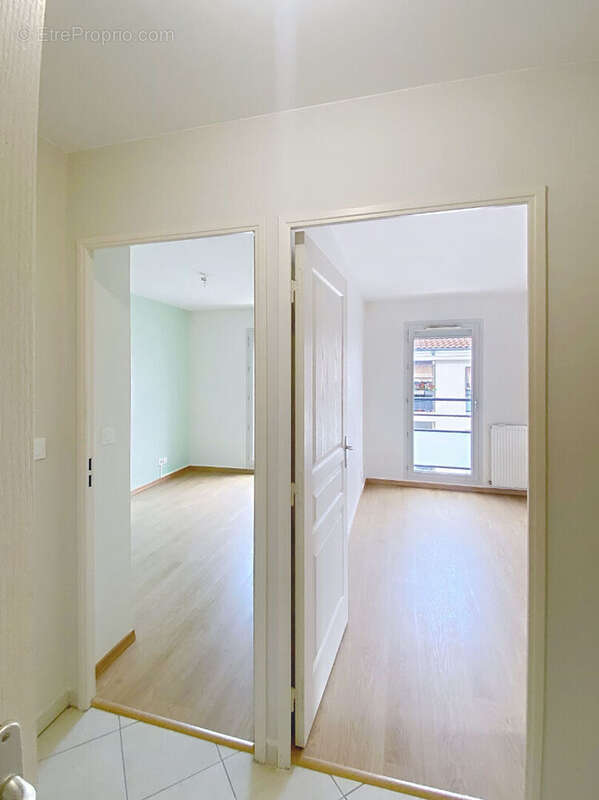 Genas appart T3  64m² jamais habité +Garage Double - photo 7