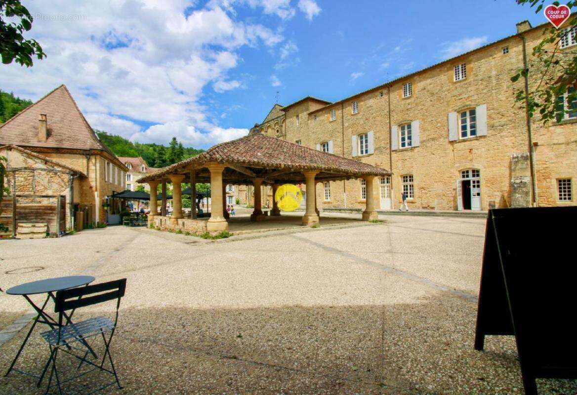 Commerce à LE BUISSON-DE-CADOUIN