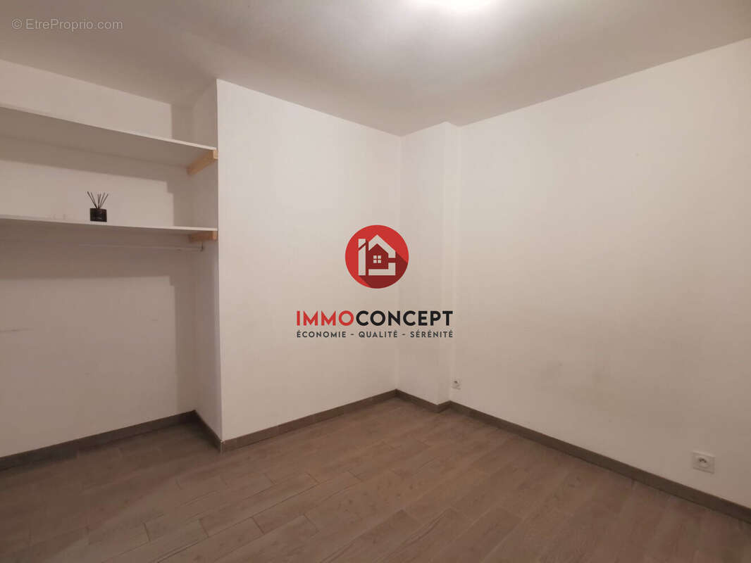 Appartement à BAGNOLS-SUR-CEZE