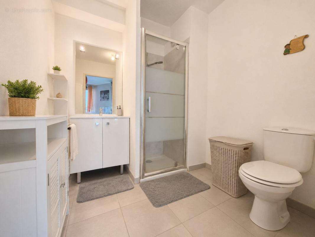  EXCLUSIVITÉ – Grand studio avec très grande terrasse, parking en sous-sol et résidence récente  - photo 5