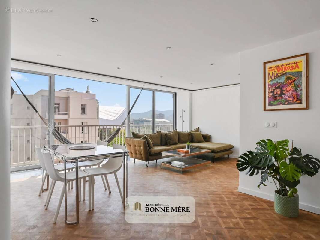 Appartement à MARSEILLE-8E