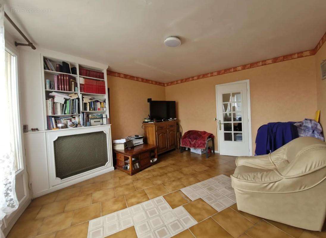 Appartement à LES PAVILLONS-SOUS-BOIS