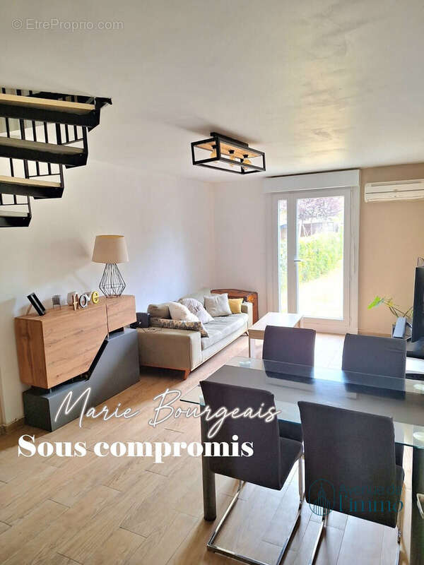 Maison à PELLOUAILLES-LES-VIGNES