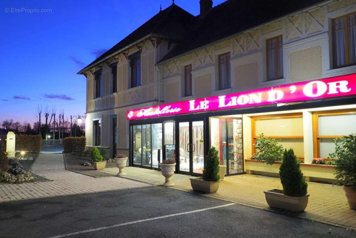 Dpt Allier (03), à vendre ESTIVAREILLES Hôtel - Restaurant -Bar ( licence 4 ) 10 minutes de Montluçon - photo 2