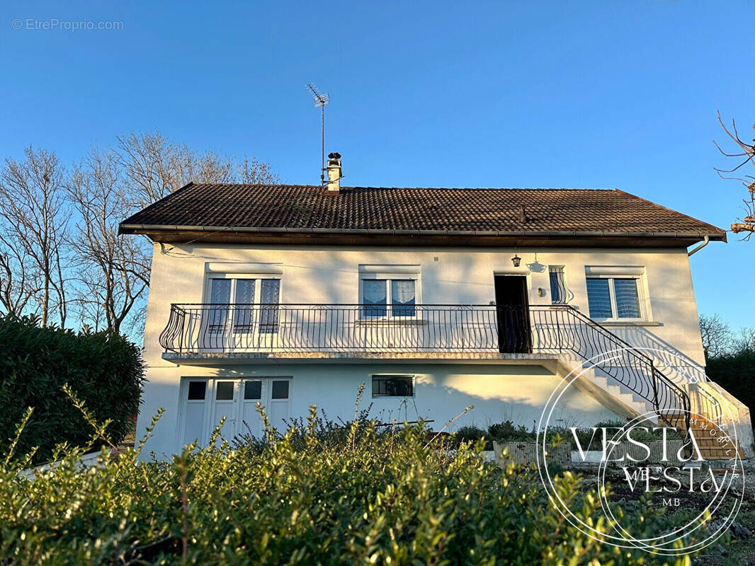 Maison à SAVIGNY-LE-SEC