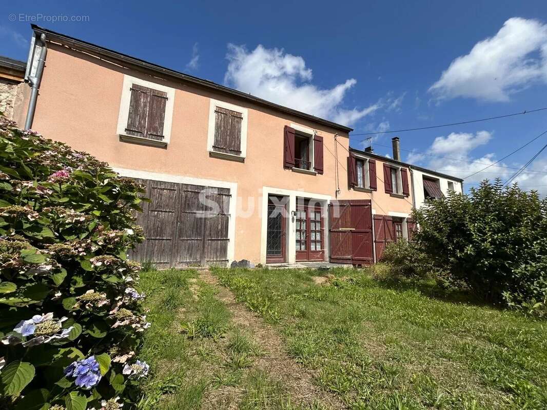 Maison à QUARRE-LES-TOMBES