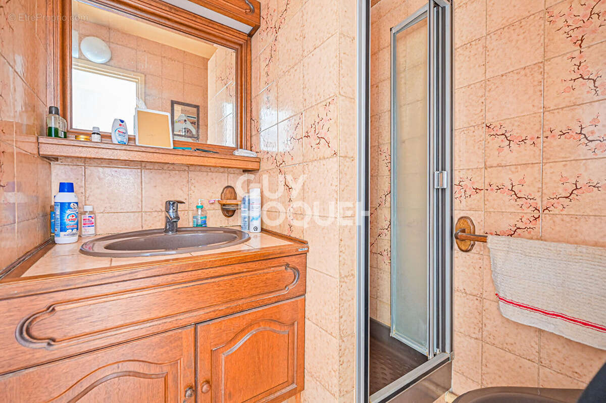 Appartement à CHARENTON-LE-PONT