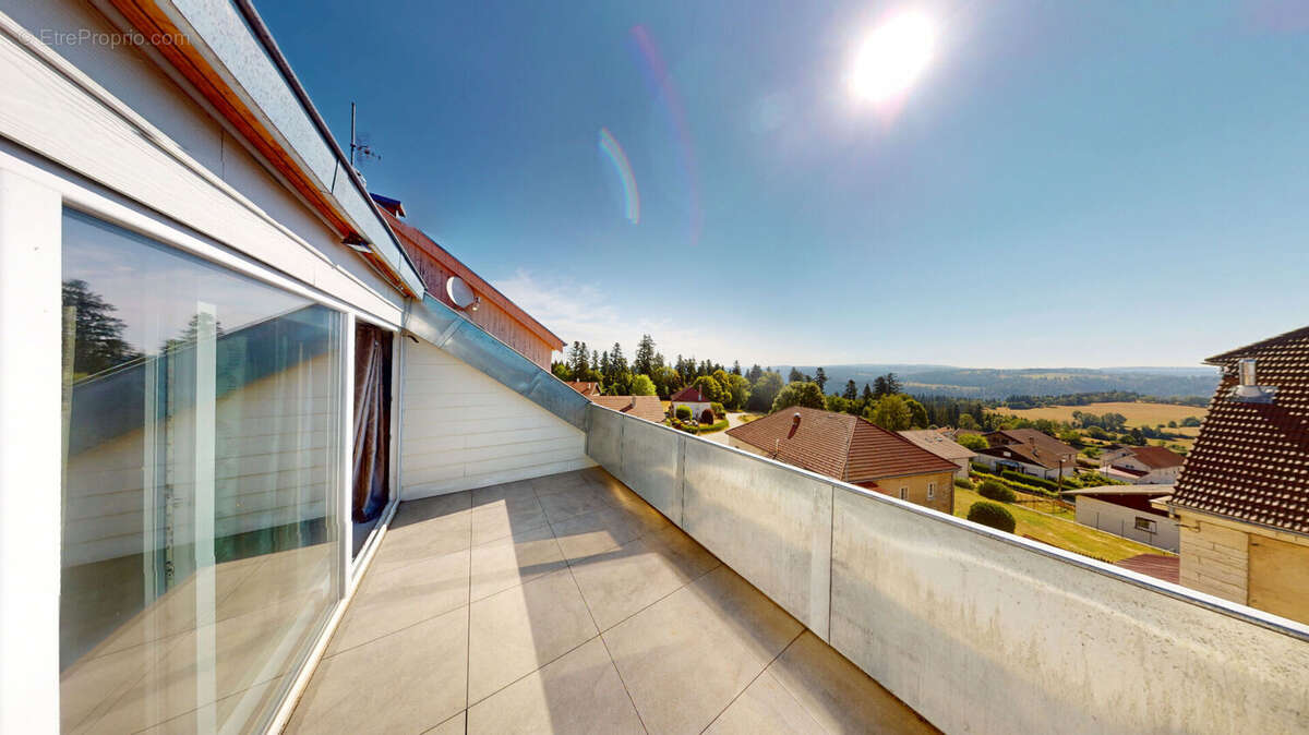 Fournet-Blancheroche : spacieux T5 de 126 m² avec vue imprenable - photo 3