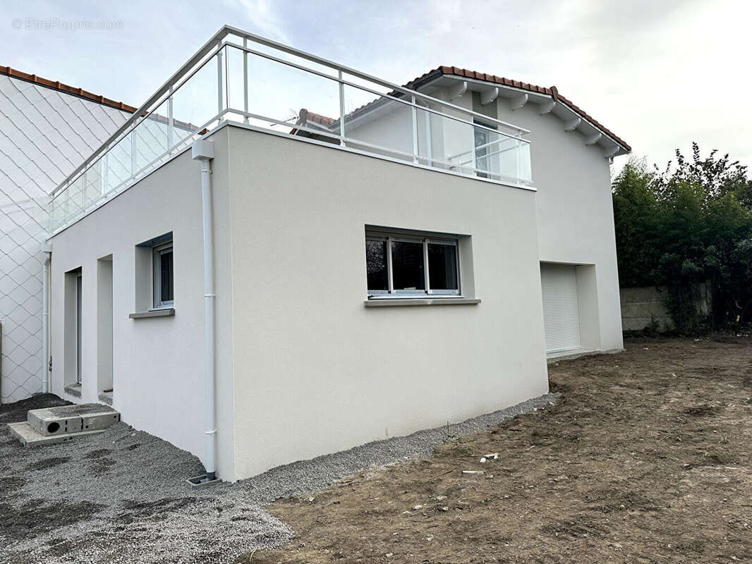 Maison 6 pièce(s) 145m2 - photo 2