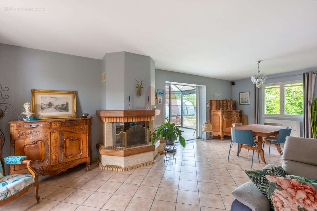 Maison à LENTILLY