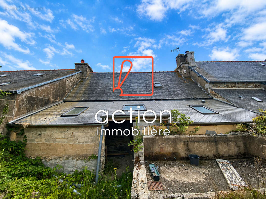 Maison à LA ROCHE-DERRIEN