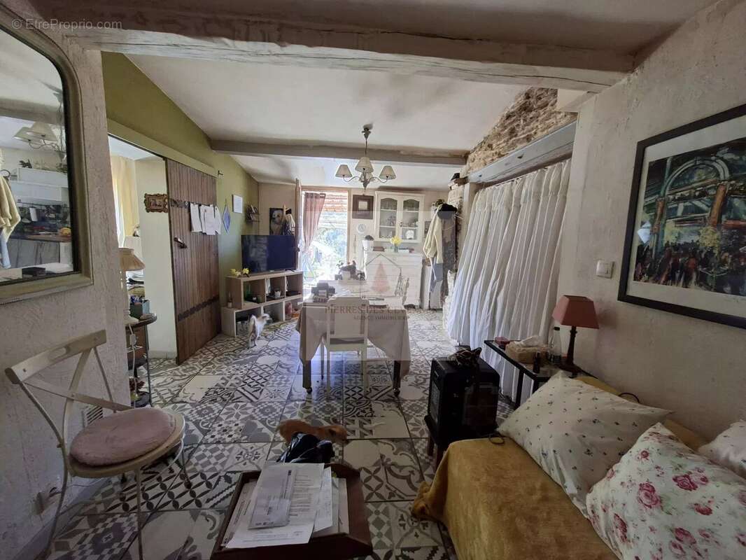 Maison à LE COLLET-DE-DEZE