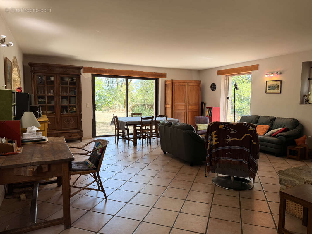 Maison Traditionnelle T5 - 142m2 sur 6300m2 de jardin - photo 6