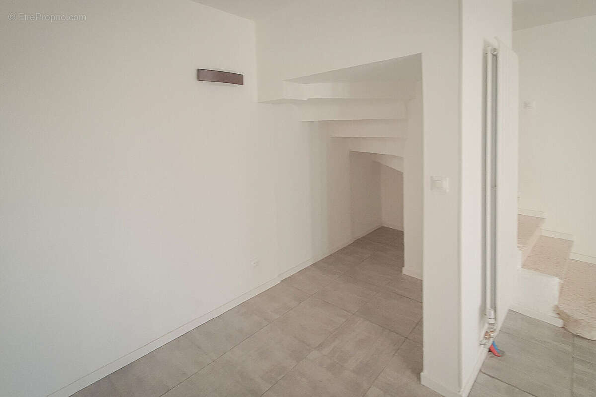 CARCASSONNE - VILLALBE Maison de village T5 104m² rénovée et déjà louée - photo 7