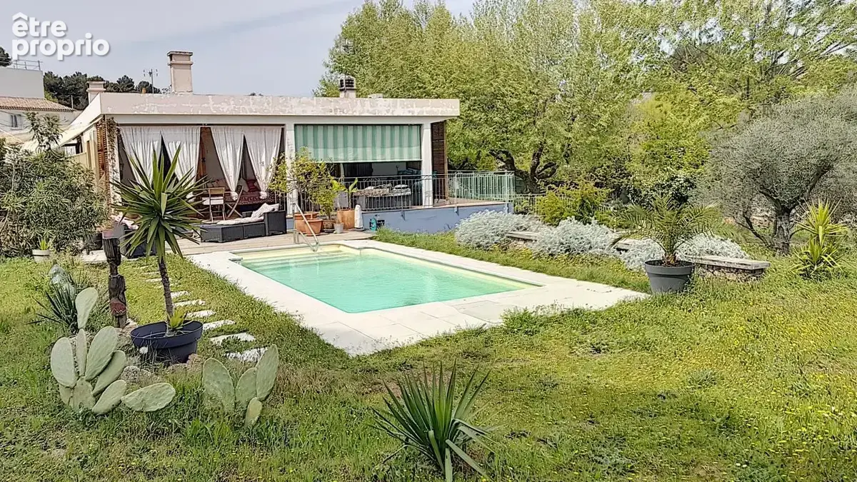 VILLA T6 (T4 + T2) sur 2700m² de terrain - Marseille 12ème - photo 2