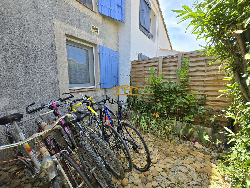 Maison à VIC-LA-GARDIOLE