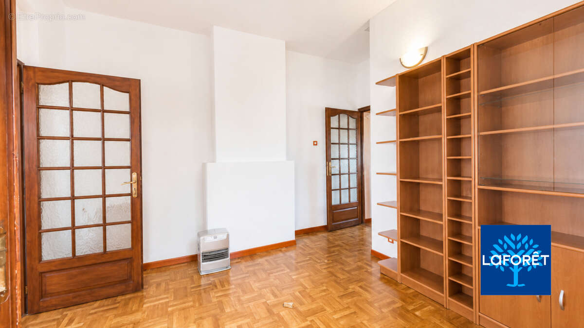Maison familiale 140 m²   5 chambres  Fort potentiel d'investissement à Anzin - photo 2