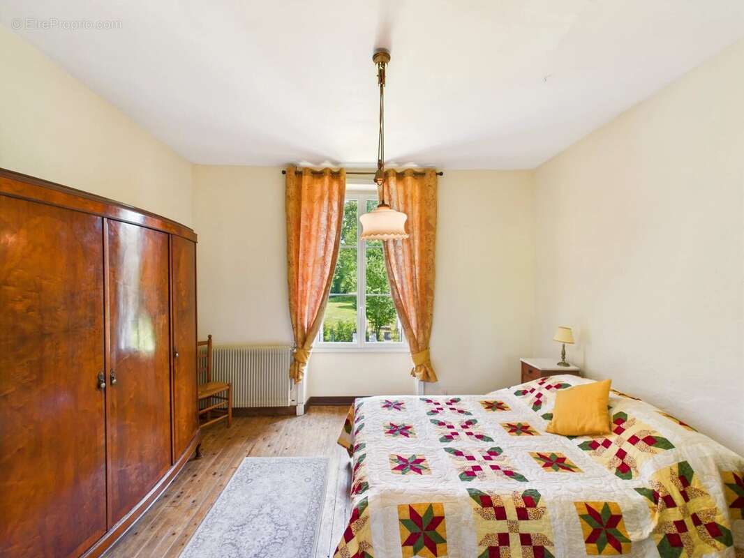 Maison à SAINT-MEDARD-D&#039;EXCIDEUIL