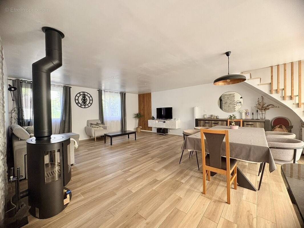 Maison à ELANCOURT