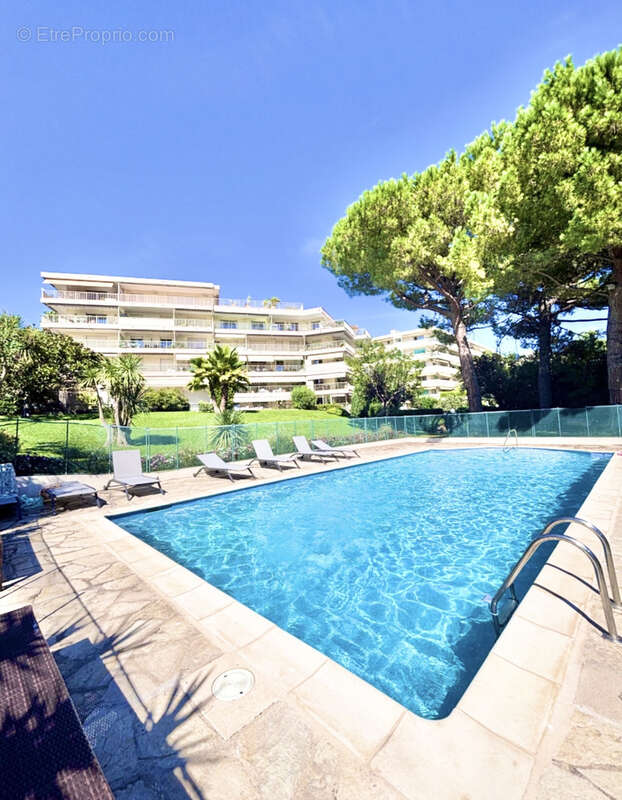 Le cannet appartement de 31 m2 avec terrasse 15m2 vue mer piscine  cave - photo 3