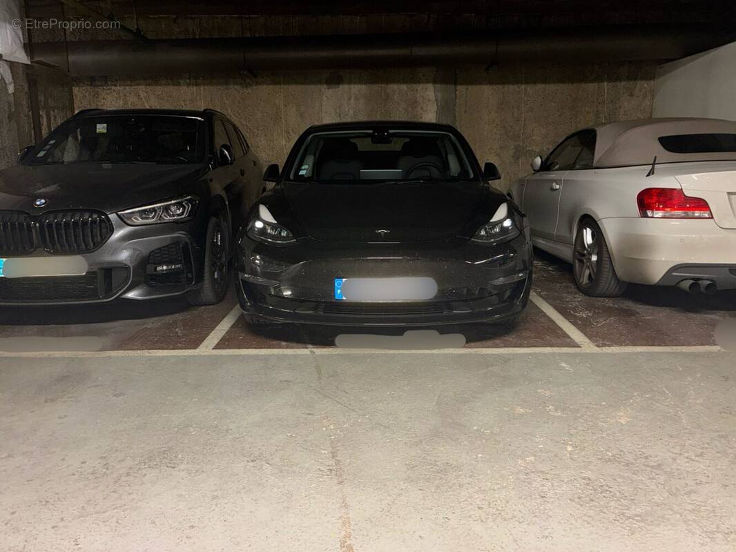 Parking à PARIS-3E